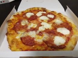 This is a really good Pizza that I ate. People always say Rome Pizza sucks, but for the record this is one of my favorite pizzas I've had here in Italy.